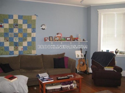 Brookline 3 Beds 2 Baths  Boston University - $5,400 No Fee