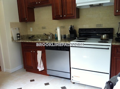 Brookline 3 Beds 2 Baths  Boston University - $5,400 No Fee